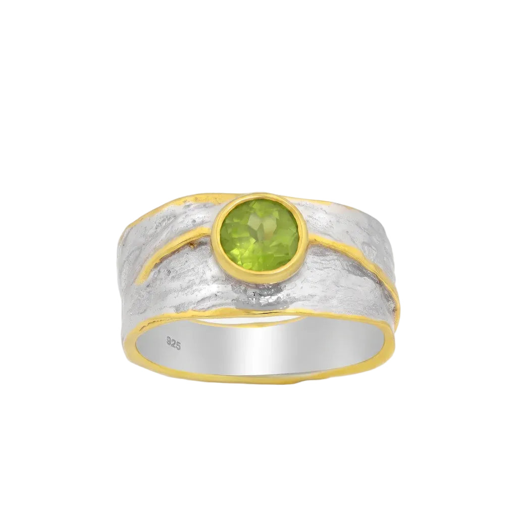 ARTEMIS – Breiter Bicolor Bandring mit grünem Peridot Edelstein aus 925 Sterling Silber von René Rose Jewelry