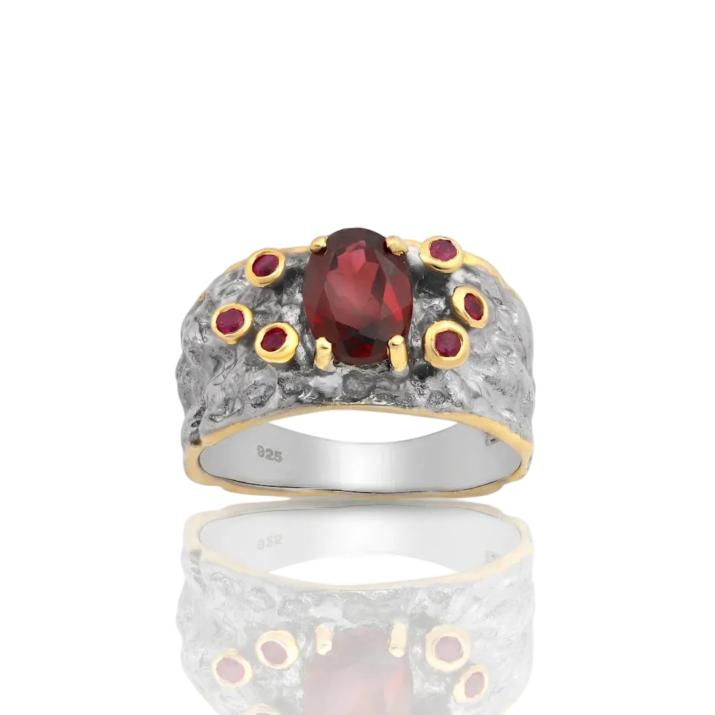 LIVIA VOLCANO – Breiter Bicolor Statement Ring mit rotem Granat und Saphir aus 925 Sterling Silber von René Rose Jewelry