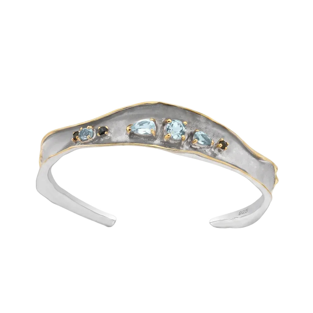 ARTEMIS WAVE – Offener Bicolor Armreif im Wellen Design mit blauem Topas aus 925 Sterling Silber von René Rose Jewelry