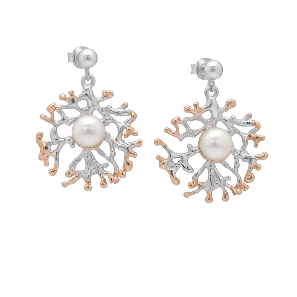 ARTEMIS Coral Ohrstecker – Skulpturale Korallen Ohrringe mit echter Süßwasserperle aus 925 Sterling Silber von René Rose Jewelry