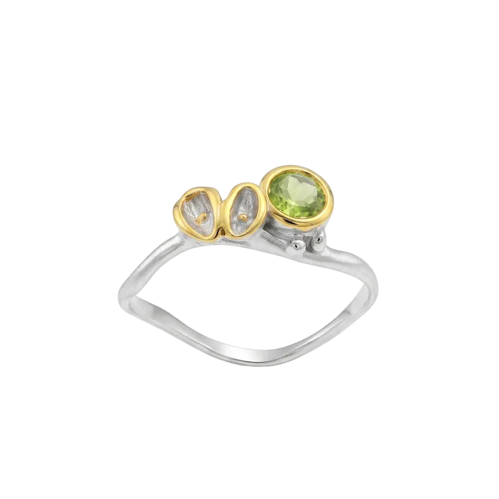 LIVIA GEMMA – Filigraner Solitär Ring mit grünem Peridot Edelstein aus 925 Sterling Silber von René Rose Jewelry